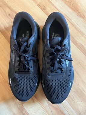 Brooks Men's Black Athletic Running Sneakers